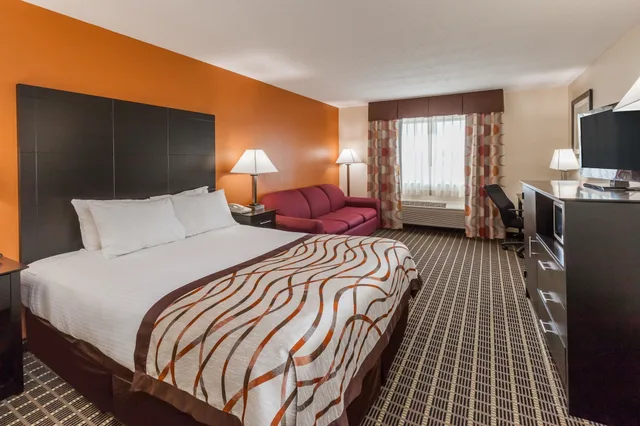 جناح بسرير كينج بغرفة نوم واحدة، Baymont By Wyndham South Haven 1/3