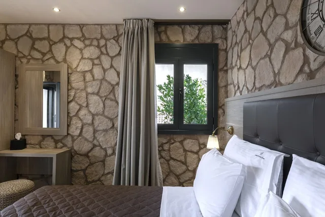 غرفة تنفيذية بسريرين منفصلين بشرفة في الملحق، Athens Manor Houses 1/3