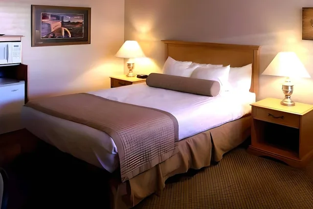 جناح بسرير كينج لذوي الإعاقة، Econo Lodge Inn & Suites Vernal near Dinosaur Monument 2/3