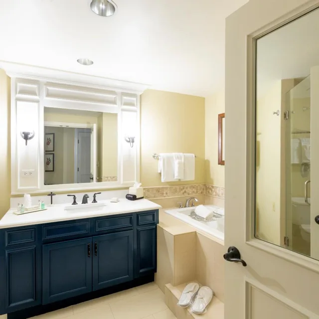 Room, Queen Bed, Resort View، The Inn And Club At Harbour Town 3/4