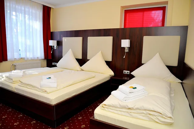 غرفة ثلاثية، Hotel Neugrabener Hof 3/8