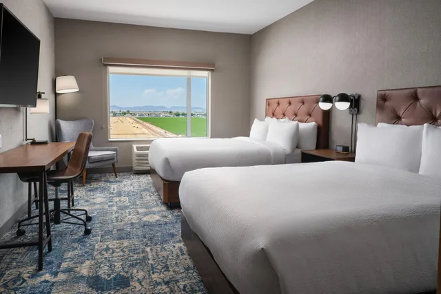 جناح بسريرين كوين مع أريكة، Four Points by Sheraton Yuma 1/1