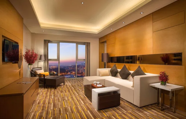 1 Bedroom, Study, Suite, King Bed, HOLIDAY INN GUANGZHOU SCIENCE CITY 3/9