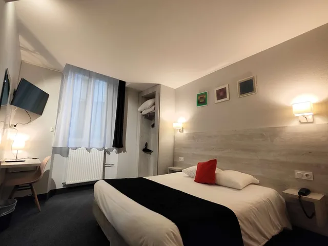غرفة بثلاثة أسرّة، Brit Hotel Suisse Et Bordeaux 1/8