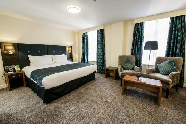 1 Bedroom, Suite, King Bed, Kitchenette, Holiday Inn London - Kensington High St. by IHG 1/4