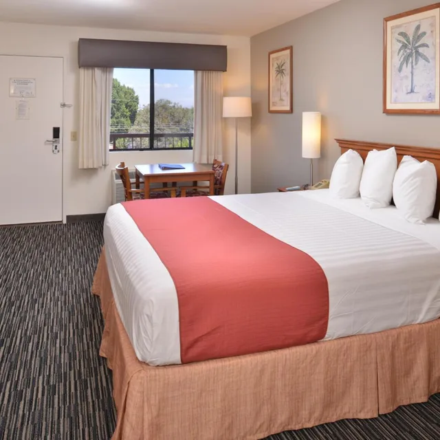 غرفة بسرير كينج لذوي الإعاقة، Pleasant Inn 2/6