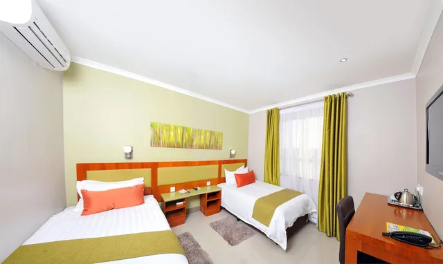 غرفة قياسية بسريرين منفصلين، Travelodge Gaborone 4/6