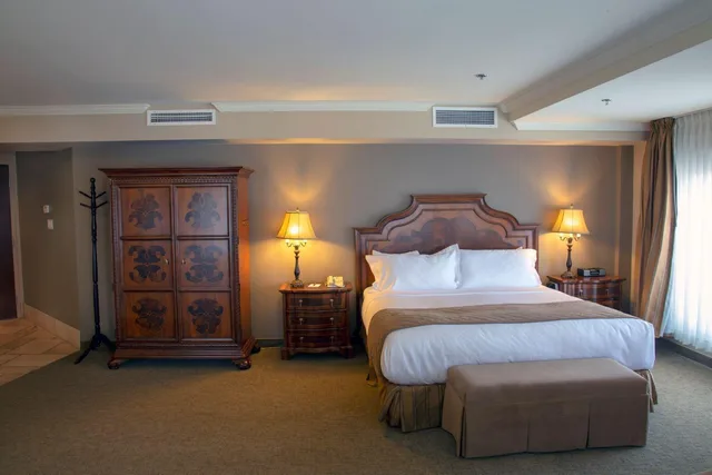 Efficiency, Suite, Multiple Beds, Jetted Tub، Hotel Brossard 1/3
