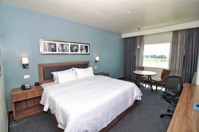 جناح بسرير كينج، Hampton Inn Suites By Hilton Salamanca Bajio 1/3