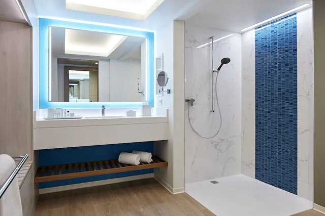 Room, 2 Queen Beds, Partial Ocean View, Curacao Marriott Beach Resort 6/7