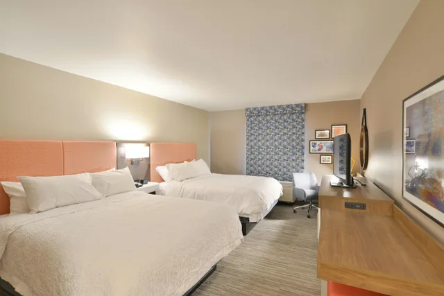 غرفة بسريرين كوين، Hampton Inn & Suites Menomonie-UW Stout 1/3