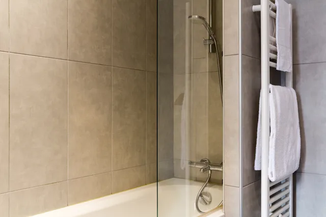 غرفة سوبيريور عائلية بإطلالة على البحيرة، INTER-HOTEL BEAUREGARD 1/1