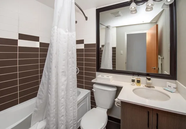 Coast, Superior, King Bed، Coast Lethbridge Hotel and Conference Centre 6/9
