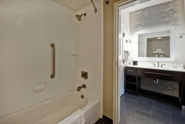 جناح بسريرين كوين مع أريكة لذوي الإعاقة، Homewood Suites By Hilton Dallas Arlington South Tx 2/8