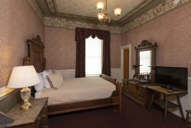 غرفة كلاسيكية بسرير كوين وسرير فردي، HISTORIC STRATER HOTEL 5/10