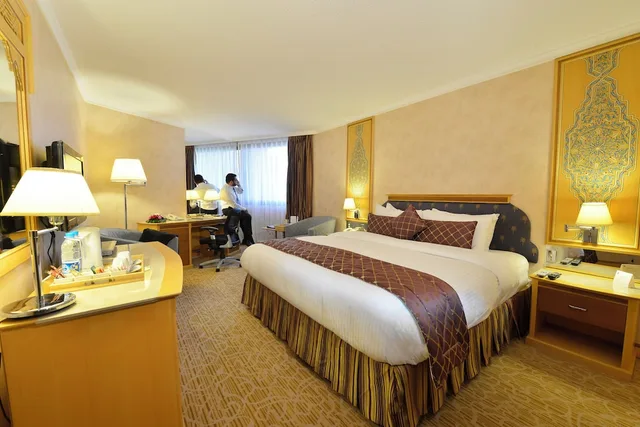 جناح بسرير فردي بغرفة نوم واحدة مع دخول صالة النادي، فندق انتركونتيننتال بالجبيل(Intercontinental Al Jubail) 3/4
