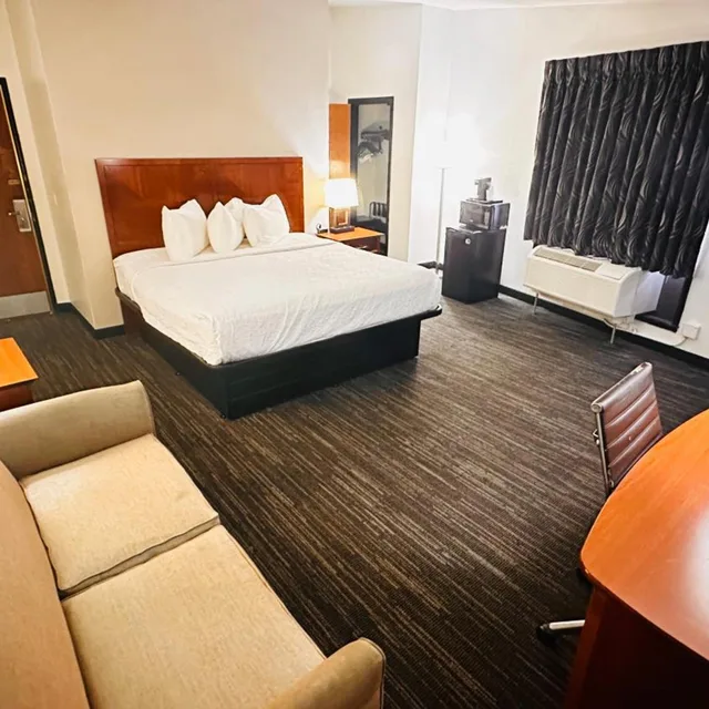 جناح، Quality Inn St. Paul-Minneapolis-Midway 4/6