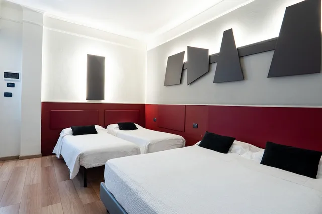 غرفة عائلية بسرير مزدوج وسرير فردي مع أريكة، Hotel Italia 2/7