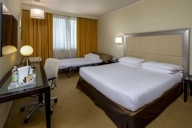 غرفة قياسية بسرير كينج مع أريكة، Crowne Plaza Padova 6/10