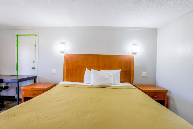 King Bed Non-Smoking, Cozy Garden Inn By OYO Hwy 40 Richmond 1/8