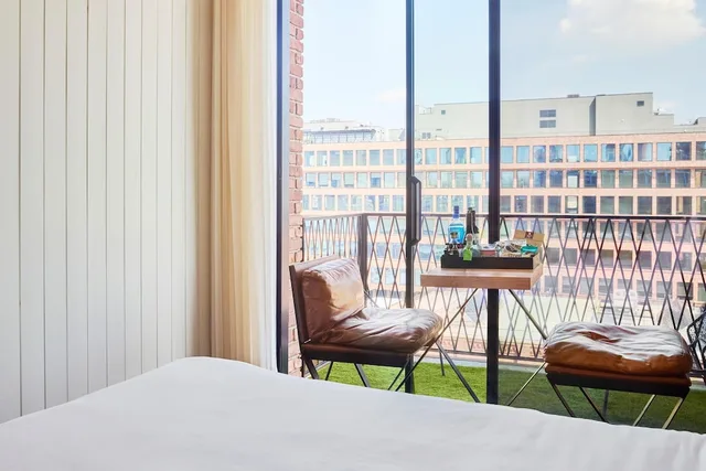 Room, King Bed, Balcony, Arlo Williamsburg 3/7