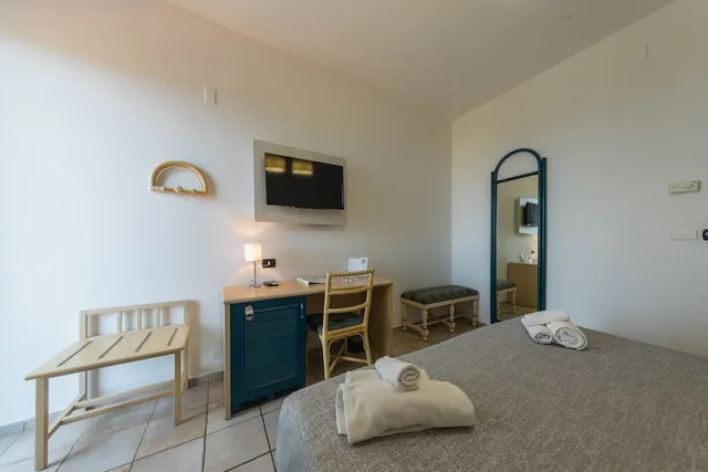 Superior, Triple, Sea View, Balcony, Baia del Capitano 1/5