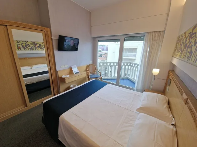 غرفة قياسية بسرير كوين، City Hotel 1/10