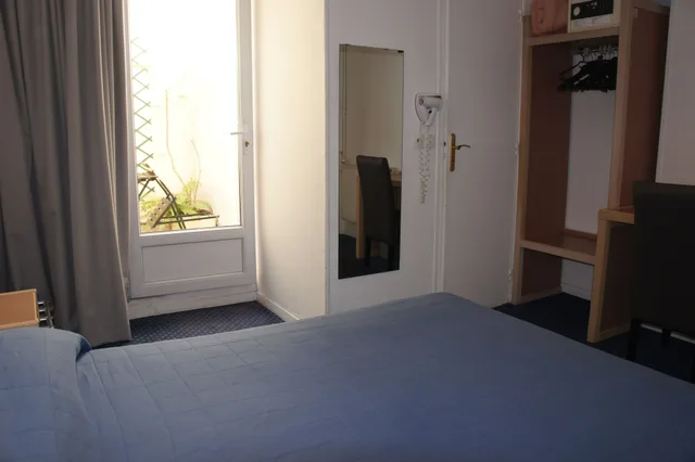 غرفة قياسية بسرير مزدوج بشرفة، Edgar Quinet Hotel 2/4