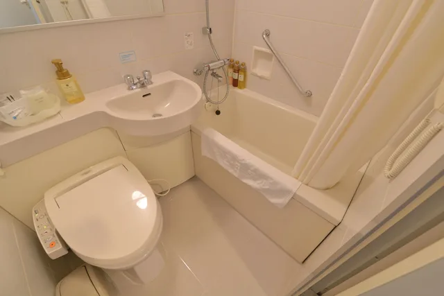 Room, Twin Beds, Two Extra Beds، Koraku Hotel 3/3
