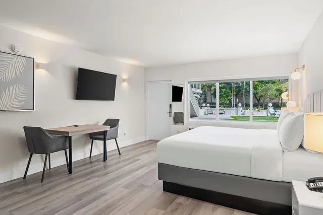 غرفة بريميوم بسرير كينج بمطبخ صغير، The Garden Hotel and Resort 6/10