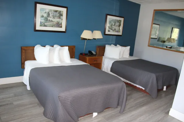 Standard, 2 Double Beds, Bancroft Inn and Suites 5/8