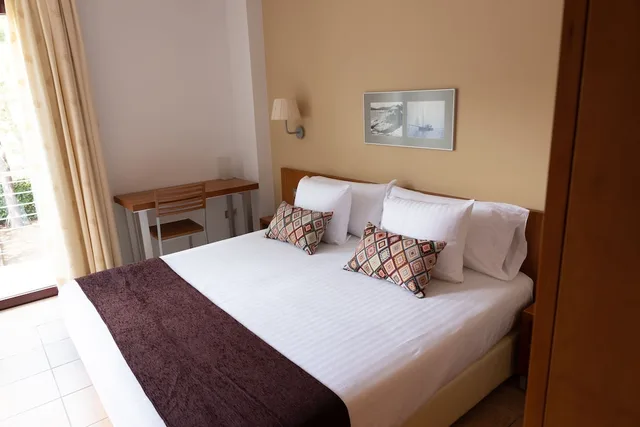 جناح جونيور بسرير مزدوج بإطلالة على المسبح بشرفة مع أريكة، NM Suites 4/8