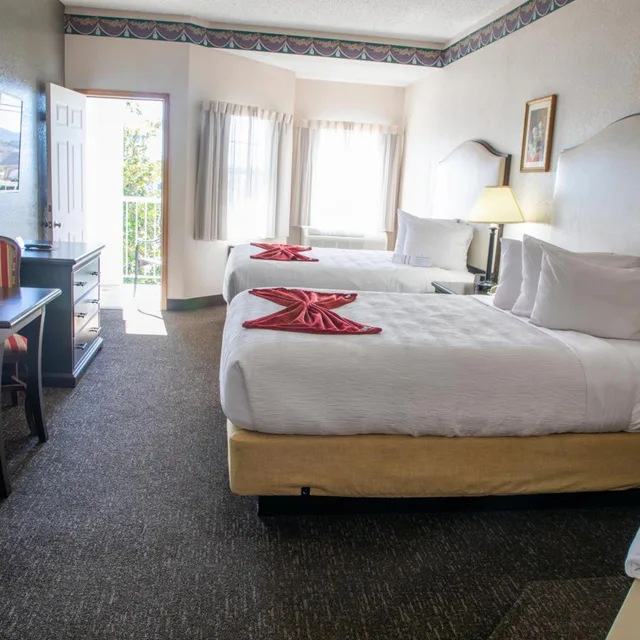 غرفة بسرير كوين بجاكوزي، Hotel Grand Victorian 3/9