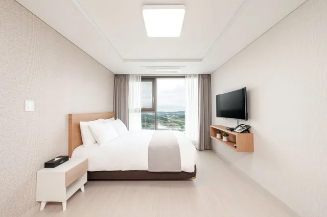 غرفة ديلوكس بسرير كوين، CENTUMMARK Hotel Yangyang 1/5