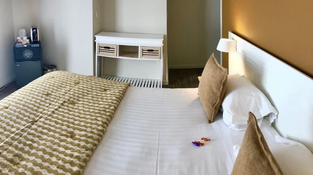غرفة بسرير كوين بإطلالة على المسبح بشرفة، Boutique Hotel and Spa la Villa Cap Ferrat 2/3