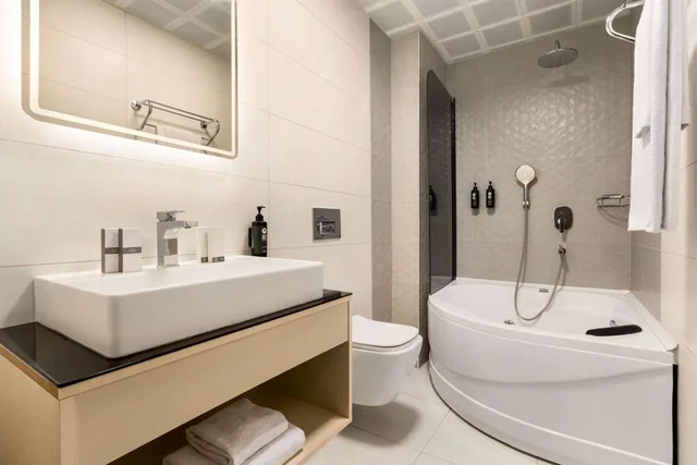 Garden Floor Balcony Room، Operla Airport Hotels, Trademark Collection by Wyndham 4/5