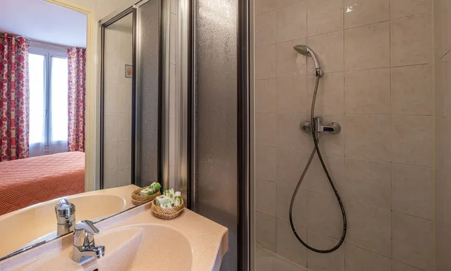 Business, Double Bed, No Elevator، HOTEL TERMINUS MONTPARNASSE 5/6
