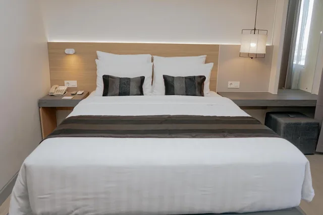 غرفة ديلوكس بسرير مزدوج بشرفة، Grand Dafam Braga Bandung 3/7