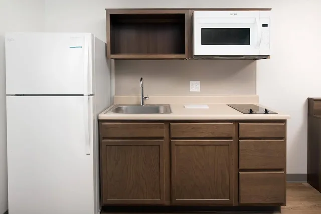 Standard, Queen Bed, WoodSpring Suites Chicago Tinley Park 5/5