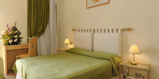غرفة ثلاثية بسرير فردي، Hotel Palau 3/4