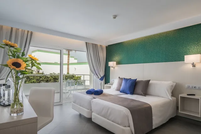 غرفة سوبيريور بسريرين منفصلين بشرفة، Aparthotel Esquinzo Y Monte Del Mar 1/2