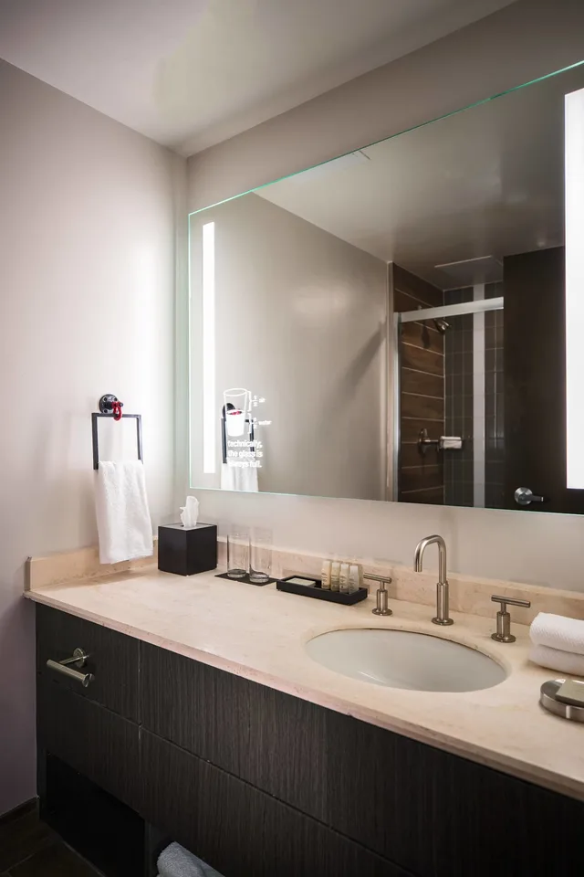 غرفة ركنية بسرير كينج، RENAISSANCE TOLEDO DOWNTOWN HOTEL 10/10
