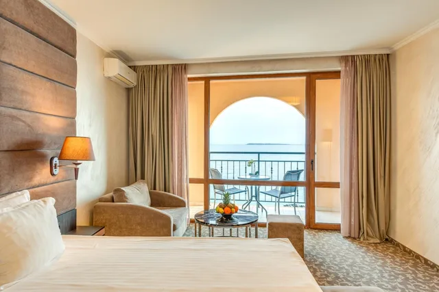 Deluxe, Double Bed, Side Sea View، Grand Hotel Sveti Vlas 7/9