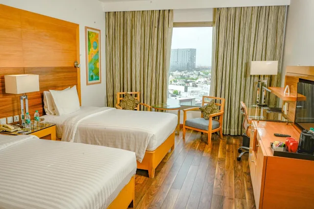 Deluxe, Twin Beds, Courtyard By Marriott Gurugram Downtown 5/10