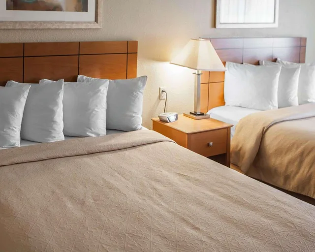 Room, 2 Queen Beds, Quality Inn Forsyth - Decatur 5/6