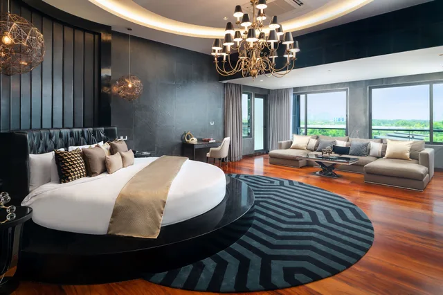 Legacy, Residence, 5 King Beds, 4 Double Beds, 3 Sofa، The Gems Mining Pool Villas Pattaya 2/2