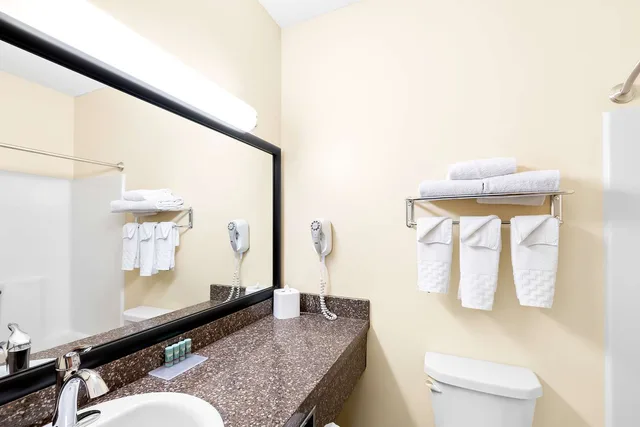 جناح بسرير كينج بغرفتين مع أريكة، Best Western Nebraska City Inn 4/4