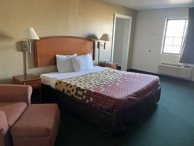 جناح بسرير كينج لذوي الإعاقة، Econo Lodge Kalamazoo MI 3/5