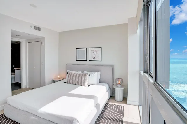 1 Bedroom, Deluxe, Apartment, King Bed, Bay View, Sofa, Corner, Dharma Home Suites Miami At Monte Carlo 3/5