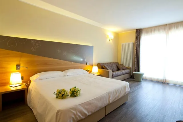 جناح، Harmony Suite Hotel 1/6
